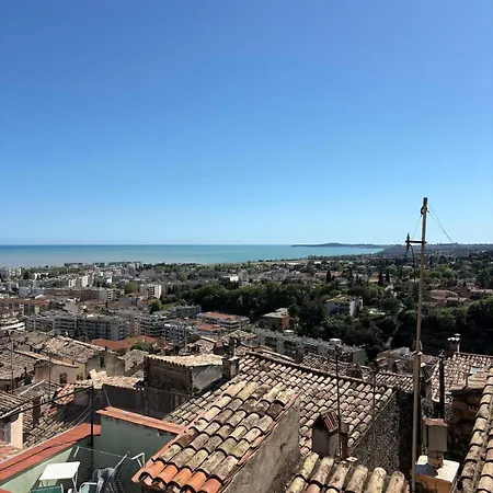 Casa de Férias Maison De Village Avec Vue Magnifique Cagnes-sur-Mer